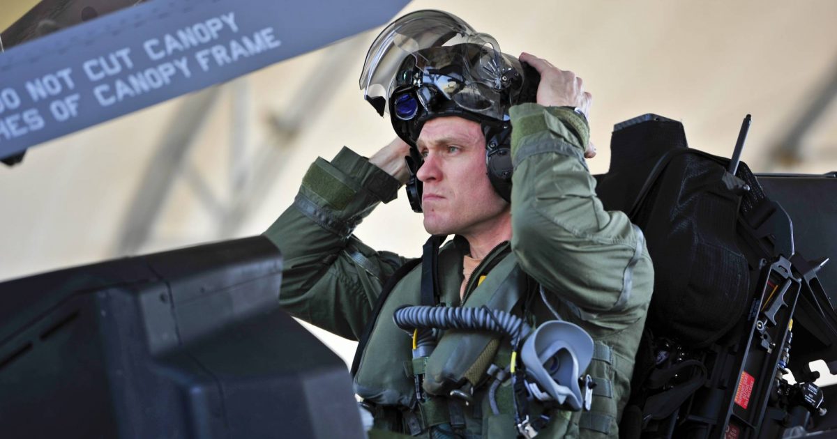 squadron_leader_andrew_jackson_becomes_first_raaf_pilot_to_fly_the_f-35_4